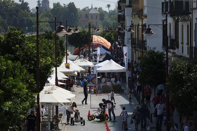 Fotografía Y Enlace Con Fotos. Día Sin Coche. Calle Betis