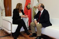 Susana Díaz envía "apoyo a los compañeros" del PSC que "defienden la democracia frente a la imposición"