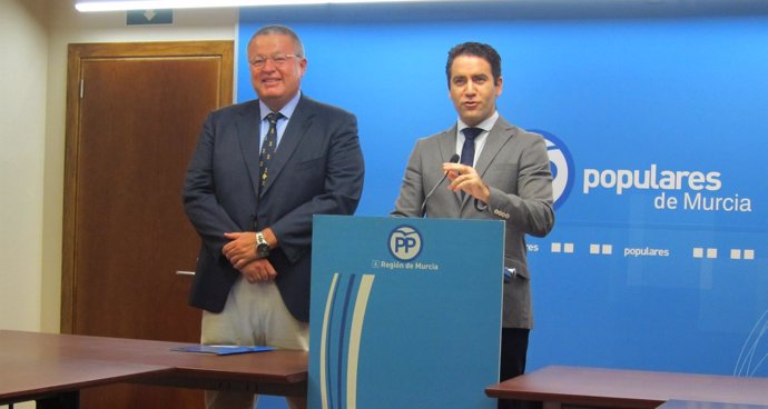 Teodoro García y Francisco Bernabé  en rueda de prensa                  