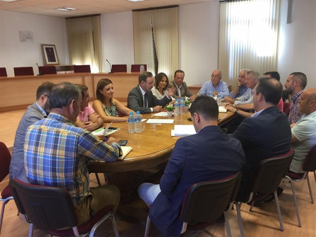 Reunión de Felipe López con alcaldes de la comarca de Cazorla.
