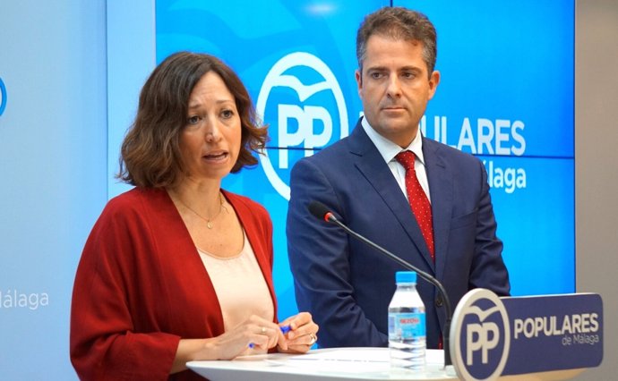Numero dos PP málaga secretaria general Patricia Navarro con Carlos Conde portav