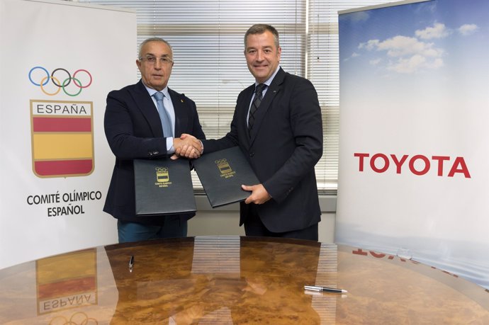 Alejandro Blanco, presidente del COE, con el presidente de Toyota