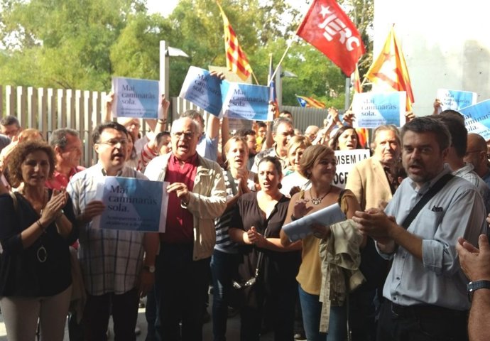Concentració de suport a l'alcaldessa de Montcada i Reixac, Laura Campos