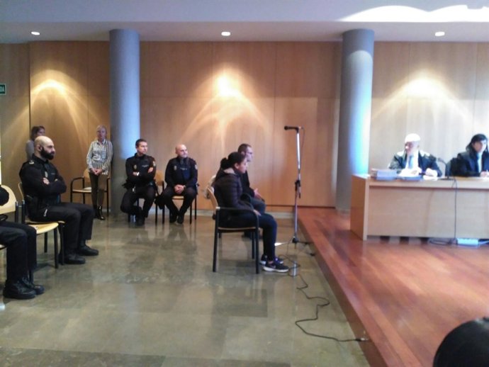 Padres niño muerto maleta en Oviedo