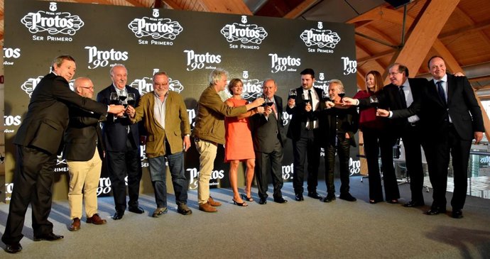 Vicente del Bosque y David Cal en un acto de Bodegas Protos