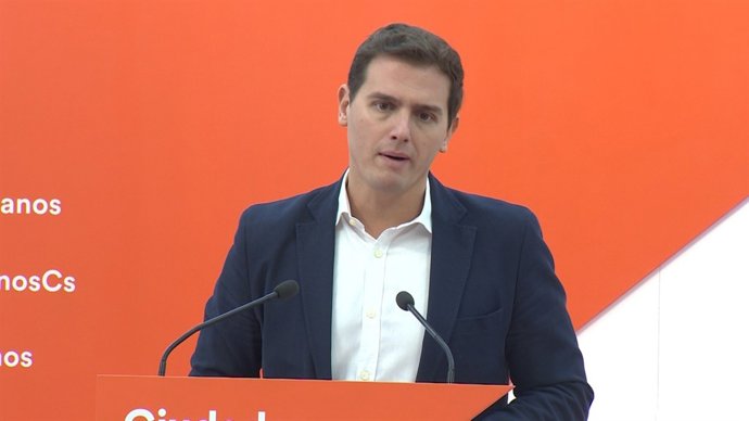 Rivera li demana a Puigdemont que freni l'1-O