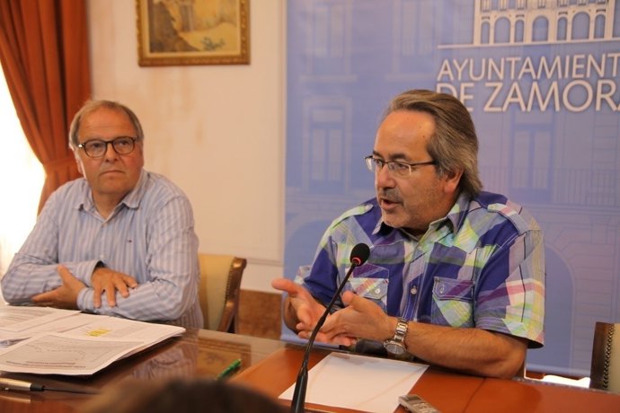 El concejal Christoph Strieder (izq.) y el alcalde Francisco Guarido (dcha.)