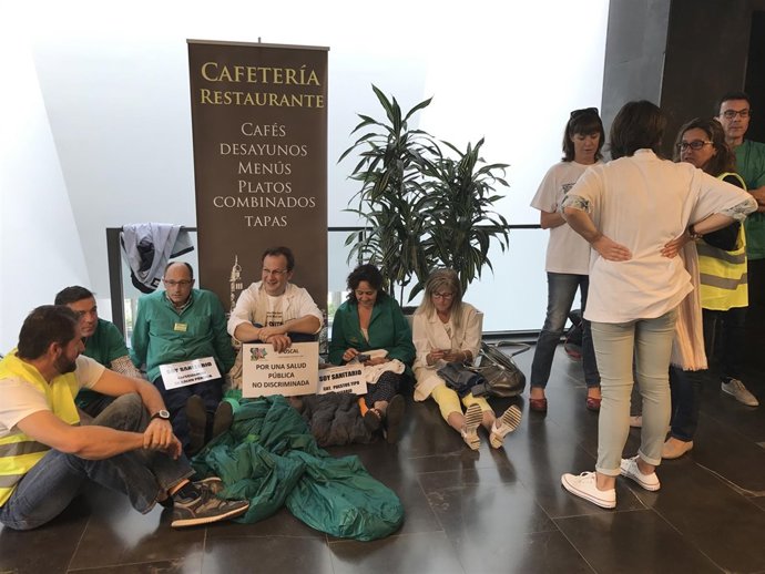 Encierro de sanitarios de USCAL