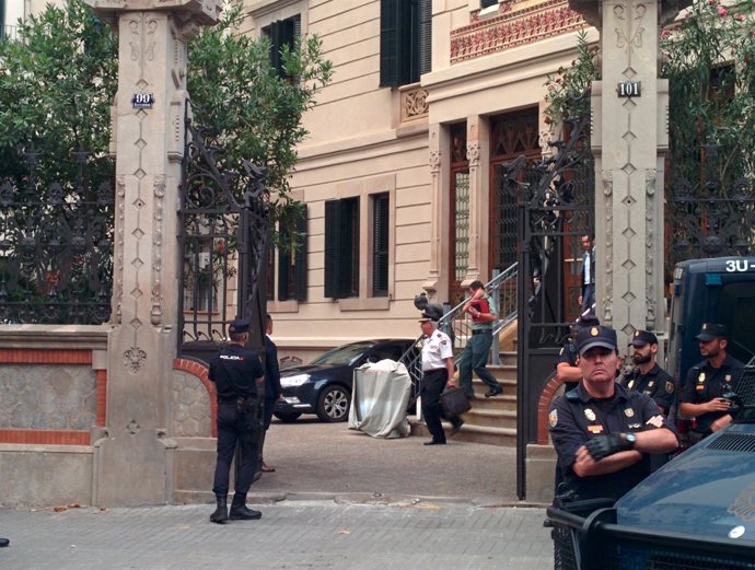 Salida de mandos policiales de la Delegación del Gobierno