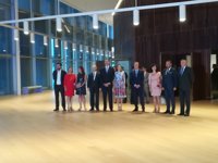 Los Reyes destapan la placa inaugural a su llegada al Palacio de Congresos de Palma 