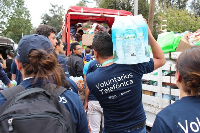 Voluntarios de Fundación Telefónica tras terremoto méxico