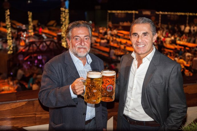Pepu Hernández i Scariolo brinden a l'Oktoberfest