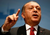 Erdogan acusa de "traición" a Barzani y amenaza impedir la entrada de suministros al Kurdistán iraquí