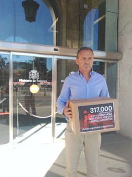 Entregan 317.F00 firmas en Fomento para que se soterren 433 pasos a nivel