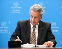 Lenín Moreno llama al "relevo generacional" de la política ecuatoriana y carga contra Rafael Correa