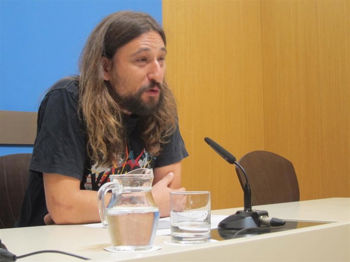 El concejal de Deporte, Pablo Hijar, hoy en rueda de prensa en el Ayuntamiento