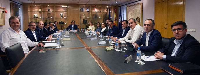 Reunión en el CSD entre la Federación Española de Baloncesto y la ACB