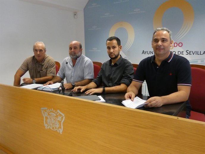 Rueda de prensa de IU y los sindicatos.