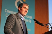 Clavijo rechaza la OSP para los vuelos Canarias-Península y aboga por subir el descuento a residentes