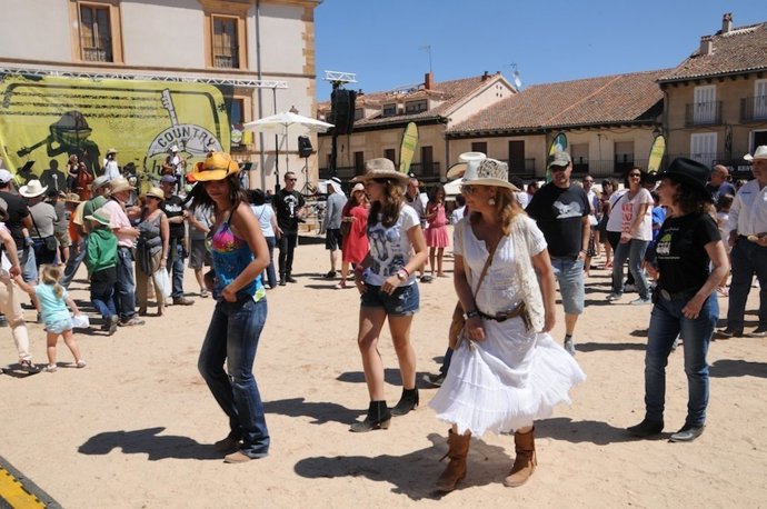 Baile country en Sanchonuño (Segovia)