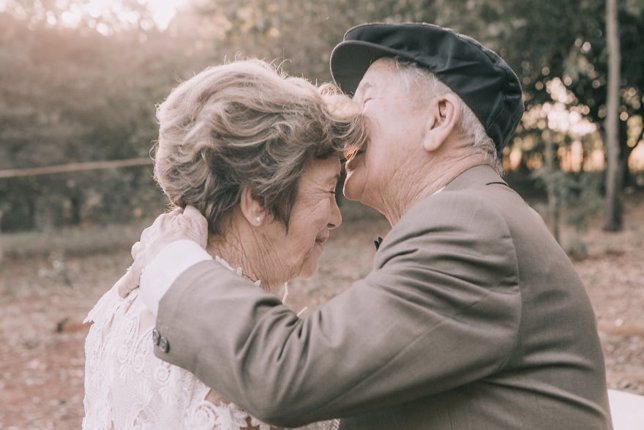 Esta Pareja De Ancianos No Pudo Tener Fotos De Su Boda Así Que Se Las Han Hecho 60 Años Después 