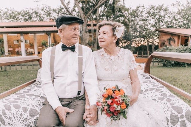 Dos ancianos celebran su segunda boda tras 60 años de matrimonio