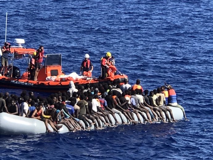 Rescate en el Mediterráneo de la ONG alemana Mission Lifeline