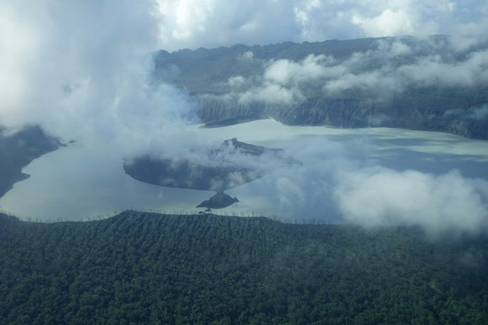 Imagen aérea del volcán Manaro Voui en Vanuatu.