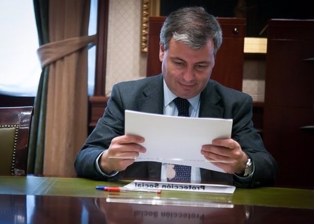 Jordi Xuclá presenta la documentación para acreditarse como diputado