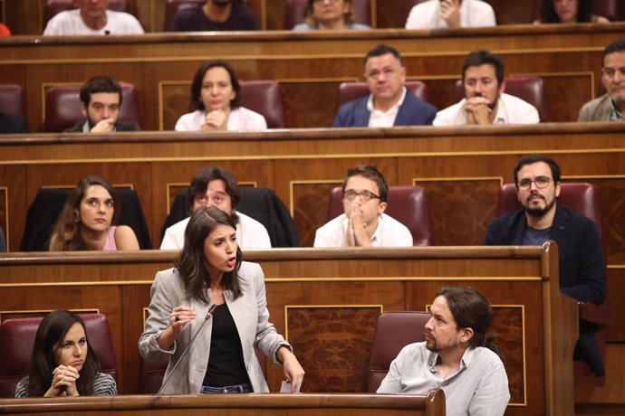 Irene Montero y Pablo Iglesias en el Congreso