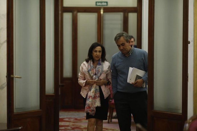 Margarita Robles en los pasillos del Congreso