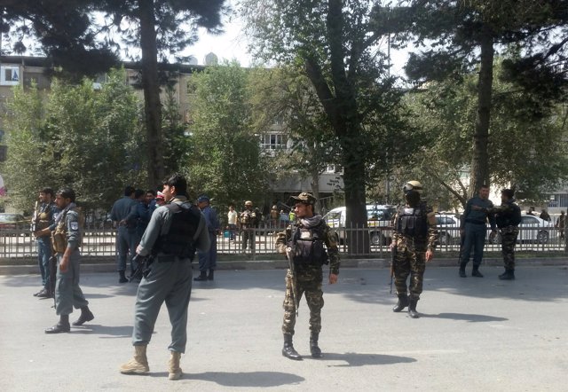 Las fuerzas de seguridad se desplieguan tras un ataque en Kabul