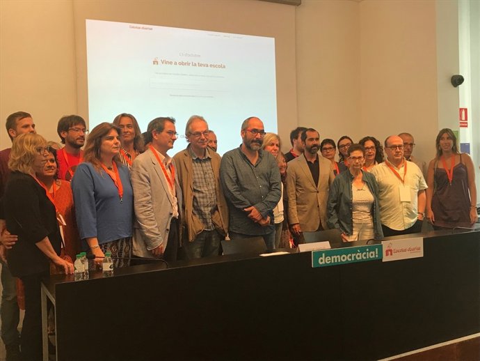 Membres de la comunitat educativa demanen obrir els centres l'1-O