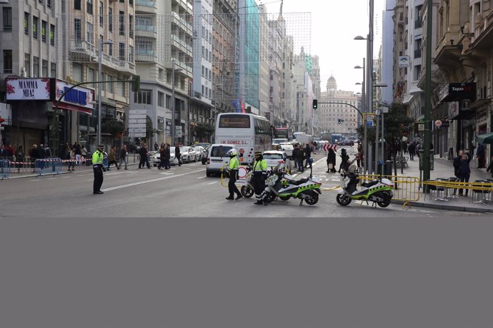 Cortes de tráfico en la calle Gran Vía de Madrid por Navidad