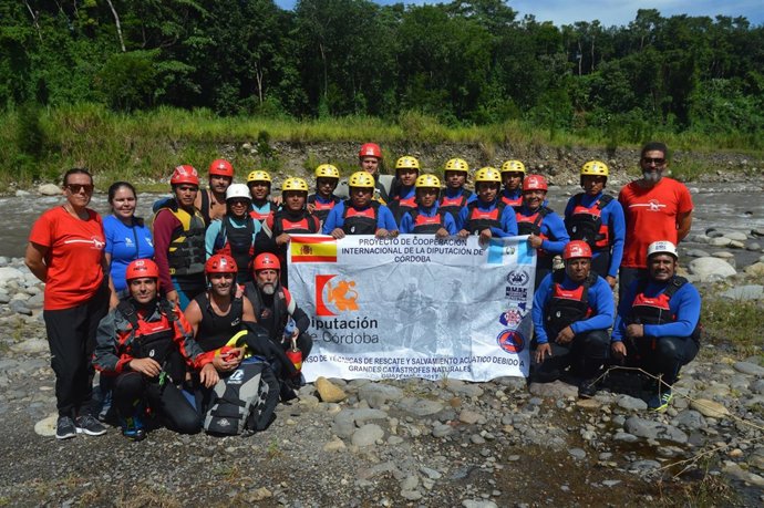 Efectivos de emergencias durante la actividad formativa