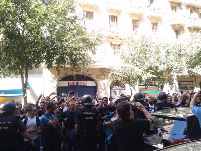 La Policía Nacional en la sede de la CUP