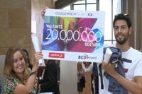 Una pareja de jóvenes gallegos, visitantes número 20 millones del Museo Guggenheim Bilbao