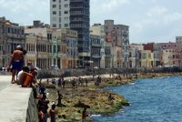 El emblemático Malecón de La Habana se reabre tras las obras de restauración por el huracán 'Irma'