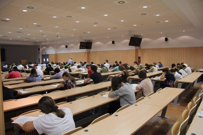 Estudiantes durante el desarrollo de la prueba