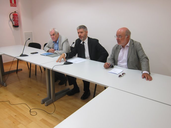 L'exeurodiputado I.Maragall, l'advocat A.V.Donin Eyne i  J.M.Terricabras