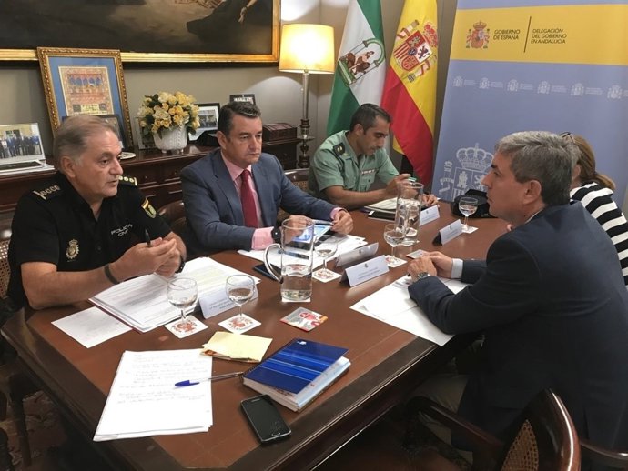 Reunión de Antonio Sanz con responsables policiales y del Satse