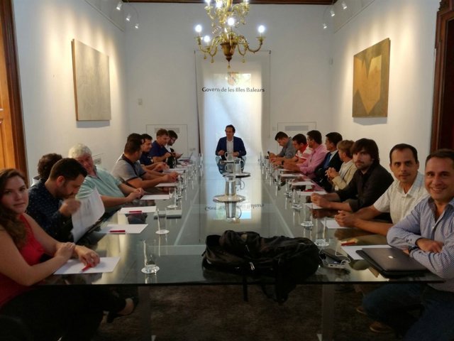 Pons en un encuentro con el sector de las renovables