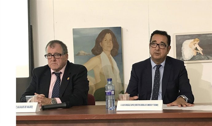 Julio González Zapico, a la derecha