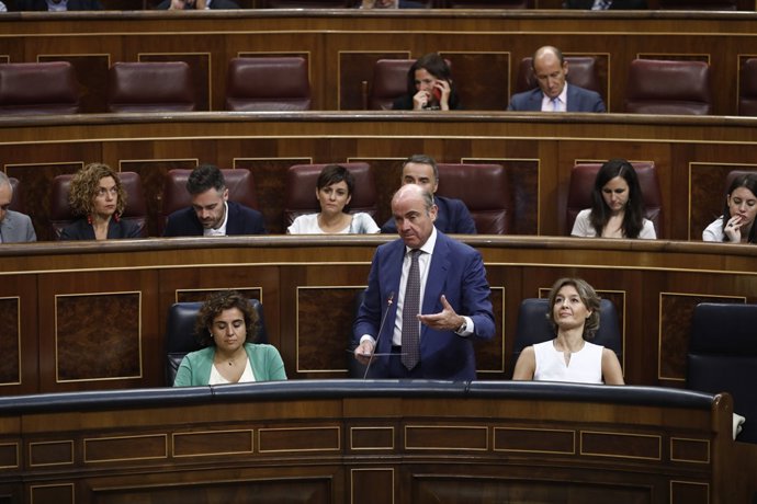 Luis de Guindos en la sessió de control al Govern al Congrés