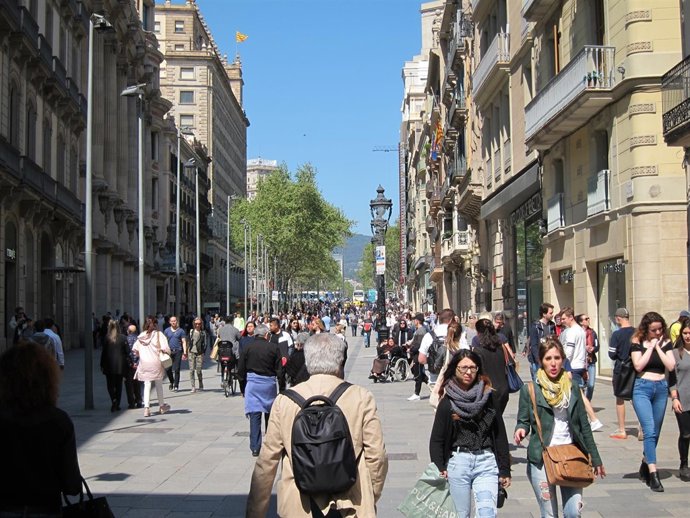 Gent, persona, persones, passejant, passeig, turistes, turisme, família, famílie