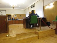 El acusado de tratar de estafar al seguro con un falso robo porfía que autores desconocidos entraron en su casa