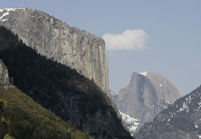 El valle de Yosemite con el monolito El Capitán a la izquierda. 
