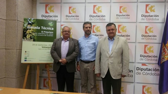 Sánchez, entre Zurera (dcha.) y Rebollo, en la presentación de la jornada