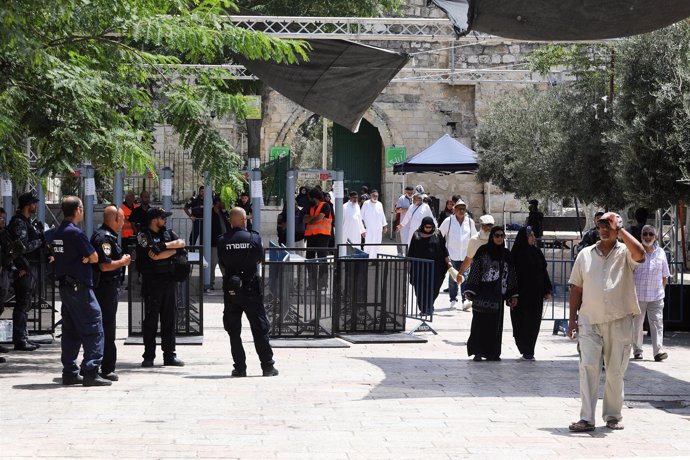 Detectores de metal en los accesos a la Explanada de las Mezquitas de Jerusalén