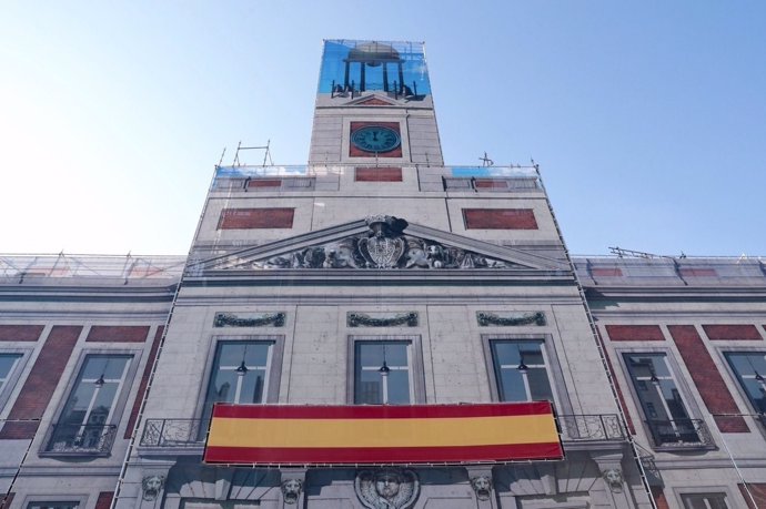 Bandera de España en la Puerta del Sol